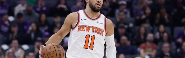 世界杯淘汰赛时间-Shams：布伦森因右脚踝扭伤将缺席对阵勇士的比赛